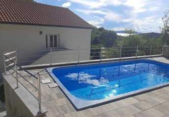 Haus mit vier Appartements, Region Senj