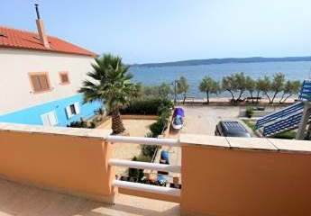 Haus mit zwei Appartements in der ersten Reihe zum Meer