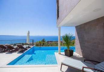 Moderne Villa mit Pool in Panorama-Lage