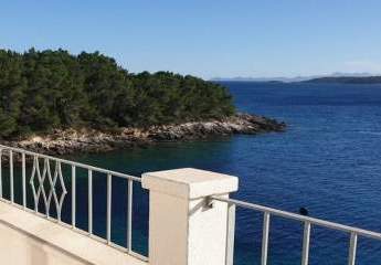 Villa in traumhafter Lage in der 1. Reihe zum Meeresufer, Südwestküste Korcula