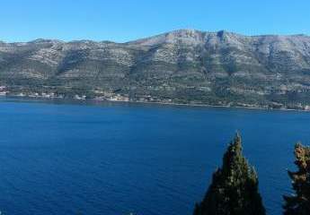 Mediterrane Doppelhaushälfte in der 1. Reihe zum Meer