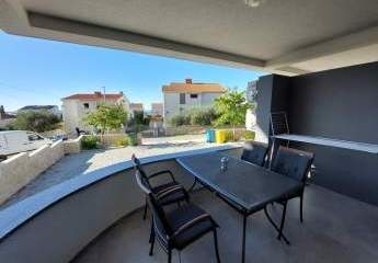 Schickes Erdgeschoss-Appartement in Novalja