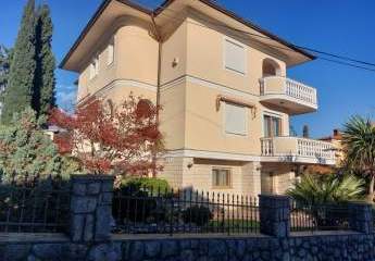 Villa in attraktiver Lage nahe dem Meer