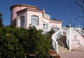 Villa mit Swimmingpool und Meerblick