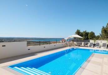 Exklusive Villa mit Meerblick in ruhiger Lage, Region Ražanac