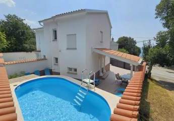 Doppelhaushälfte mit Pool und Meerblick in Dramalj, Crikvenica