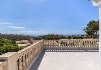 Exklusive Villa mit großer Dachterrasse und Meerblick in Genova
