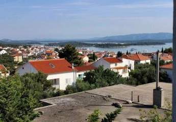 Gepflegtes Mehrfamilienhaus mit Meerblick in Murter