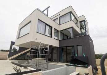 Moderne Villa mit Pool und Blick bis zum Meer in Medulin
