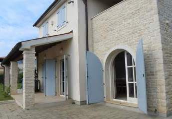 Mediterranes Haus mit Swimmingpool