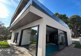 Moderne Luxusvilla mit Pool und Meerblick in Fazana, Istrien