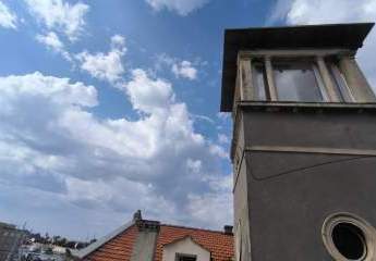 Außergewöhnliche Wohnung mit großer Terrasse in historischer Villa