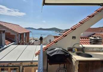 Mediterranes Stadthaus mit Meerblick