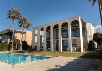 Luxuriöse Villa in der 1. Reihe zum Meeresufer südlich von Palma