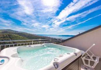 Moderne Maisonettewohnung mit Dachterrasse und Jacuzzi