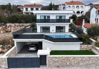Moderne Luxusvilla mit Pool und schönem Meerblick