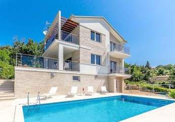 Villa mit Pool und schönem Meerblick