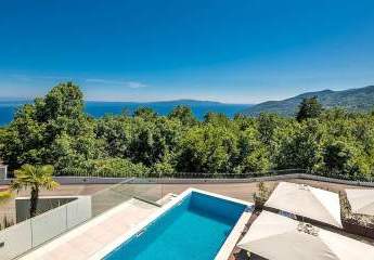 Moderne Doppelhaushälfte mit Pool und Meerblick, Region Opatija