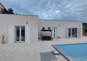 Moderner Bungalow mit Swimmingpool
