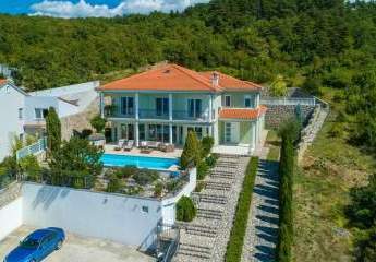 Mediterrane Villa mit Swimmingpool in attraktiver Lage
