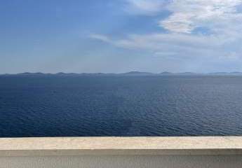 Zwei Wohnungen mit Swimmingpool und traumhaftem Meerblick