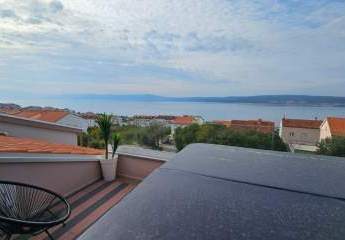 Moderne Maisonettewohnung mit Dachterrasse und Panoramablick auf das Meer
