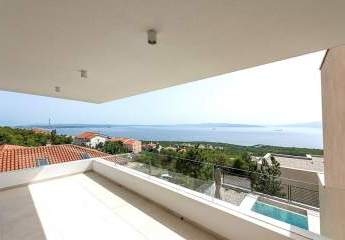 Neue Doppelhaushälfte mit Pool und Meerblick