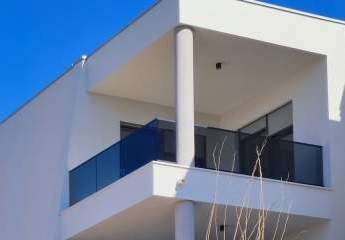 Modernes Neubau-Appartement mit Meerblick