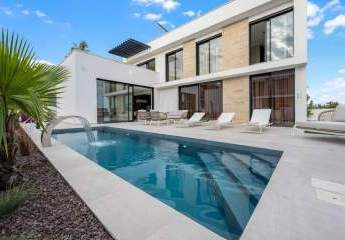 Moderne Villa mit Swimmingpool und Meerblick