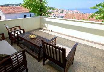 Haus mit Pool und Blick auf das Meer