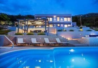 Moderne Luxusvilla mit Pool und Meerblick, Region Split