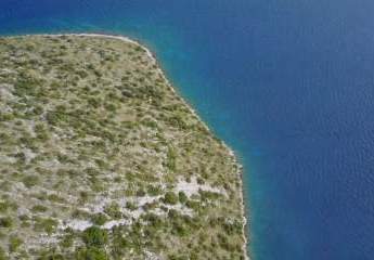 Landwirtschaftliches Grundstück mit Entwicklungsmöglichkeiten inkl. kleiner Insel