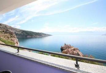Haus mit vier Apartments direkt am Meer