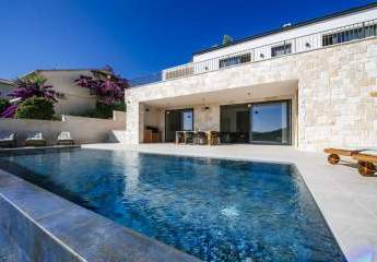 Mediterrane Luxusvilla mit Infinity-Pool nahe dem Meer