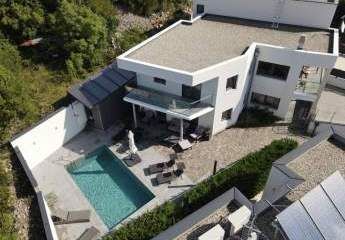 Moderne Villa mit Swimmingpool (2 Wohneinheiten)