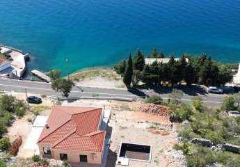 Mediterrane Villa mit Swimmingpool und Panorama-Meerblick