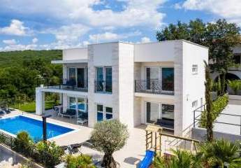 Moderne Luxusvilla mit Pool und Meerblick