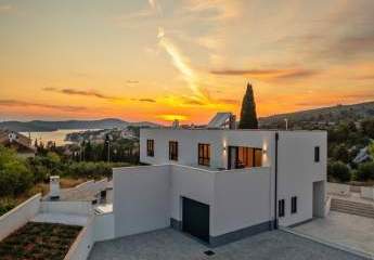 Moderne Villa mit Pool nahe dem Meer