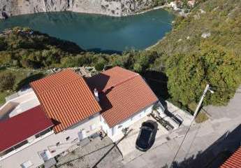 Doppelhaushälfte nahe dem Meeresufer