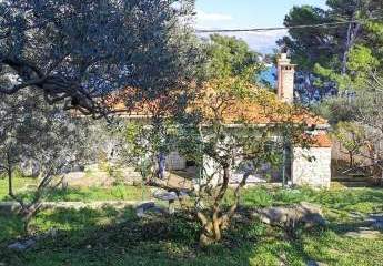 Mediterranes Steinhaus direkt am Meer