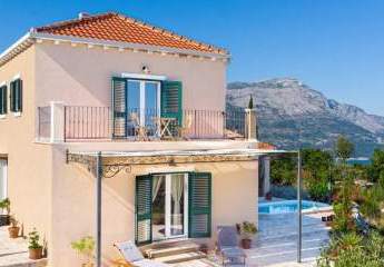 Mediterrane Villa mit Pool in ruhiger Lage