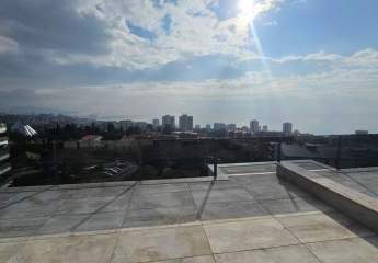 Moderne Neubauwohnung mit wunderschönem Stadt- und Meerblick