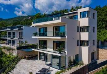 Moderne Luxusvilla mit Panorama-Meerblick und Indoor-Pool