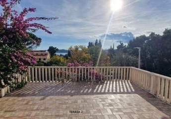 Geräumige Erdgeschosswohnung mit Meerblick