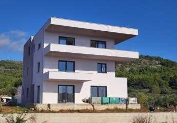 Moderne Neubauwohnung mit Blick auf das Meer