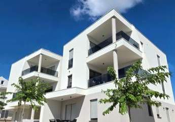 Modernes Neubau-Appartement mit Meerblick