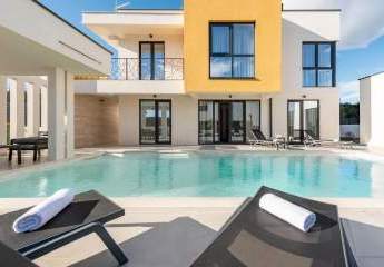 Moderner Neubau mit schönem Meerblick