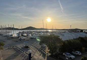 Dachgeschosswohnung mit Blick auf den Hafen und das Meer