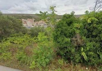 Großes Baugrundstück in 2. Reihe direkt an bekannter Marina / Sporthafen