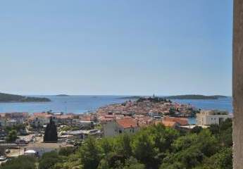 Moderne Neubau-Appartements (EG-Wohnungen mit Pool und Garten)